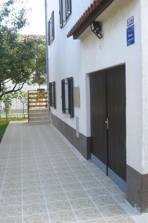 Apartment Apartmani Mikulic Liznjan Croatia