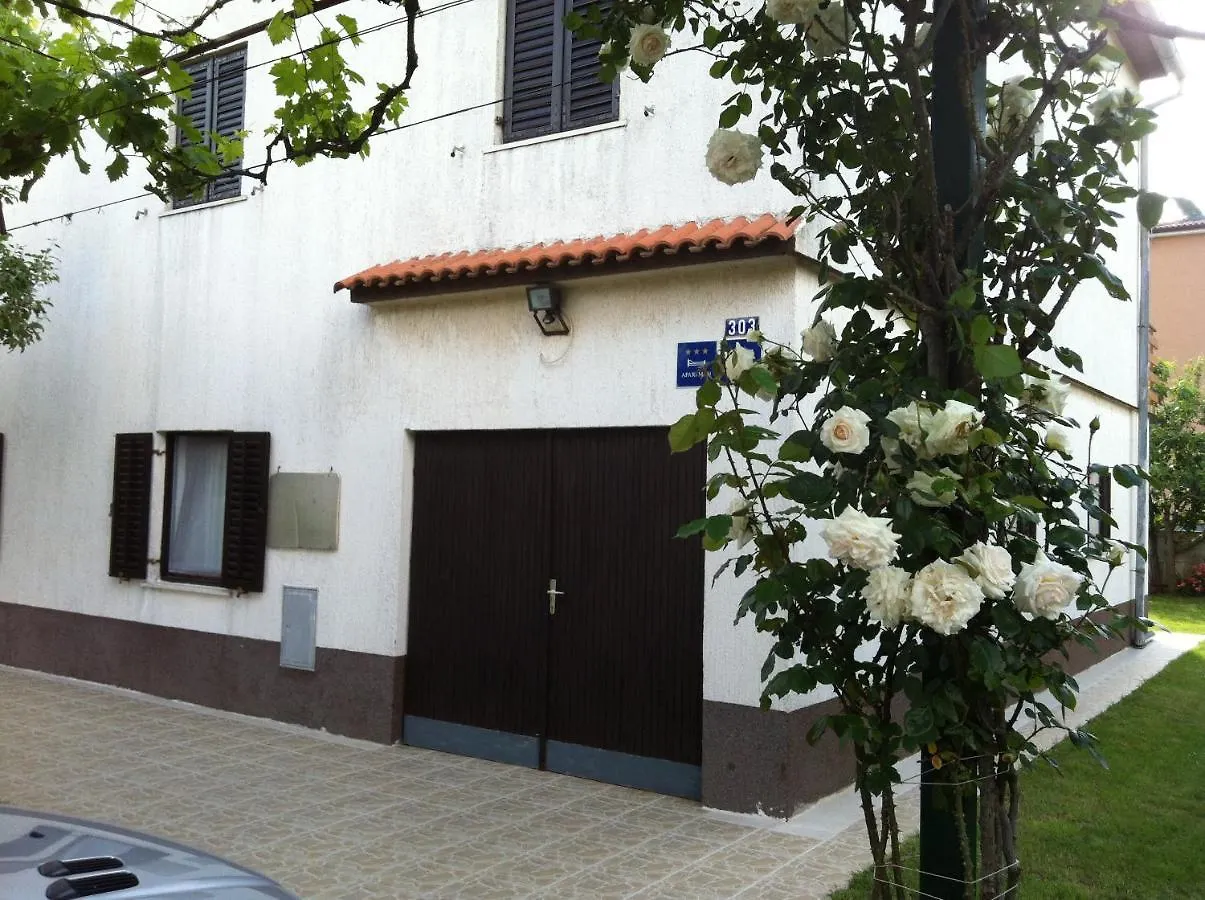 Apartmani Mikulic Liznjan Apartment