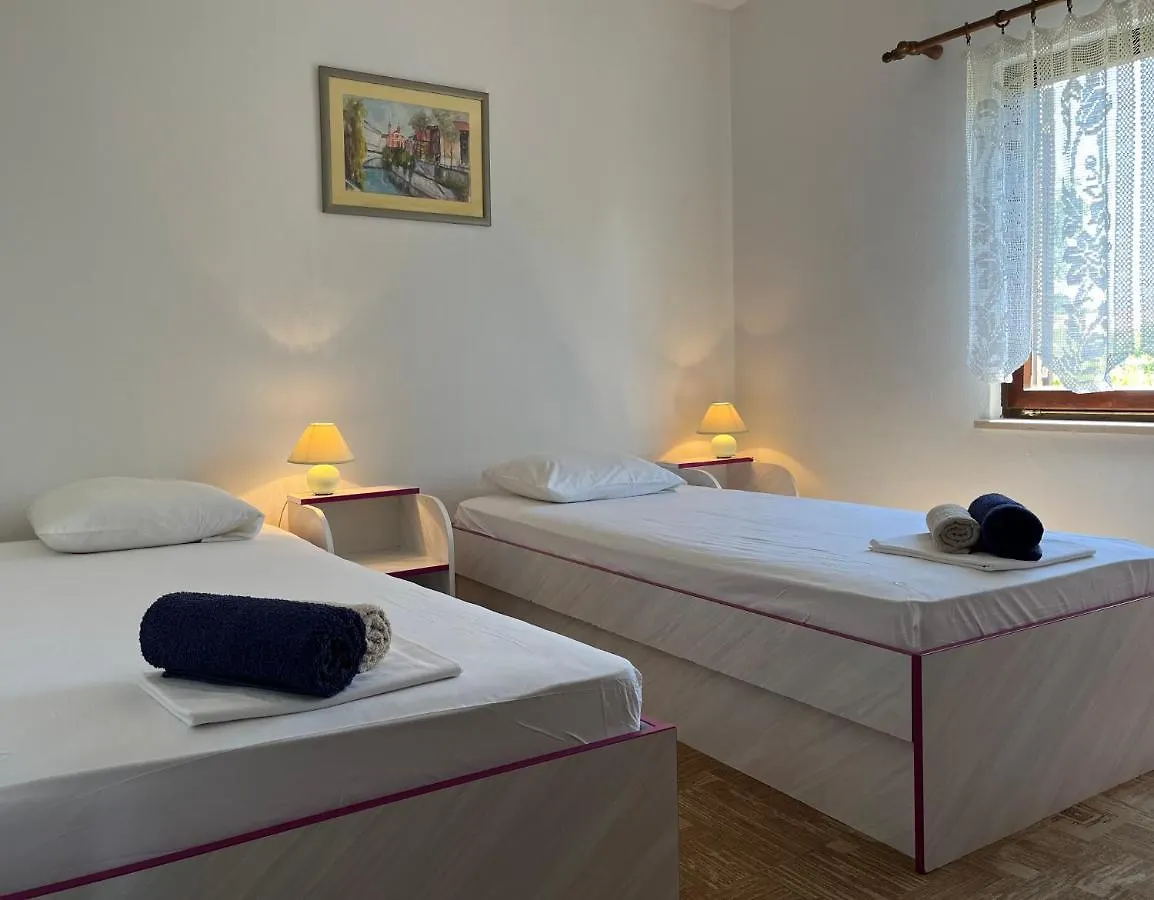 Apartmani Mikulic Liznjan 0*,
