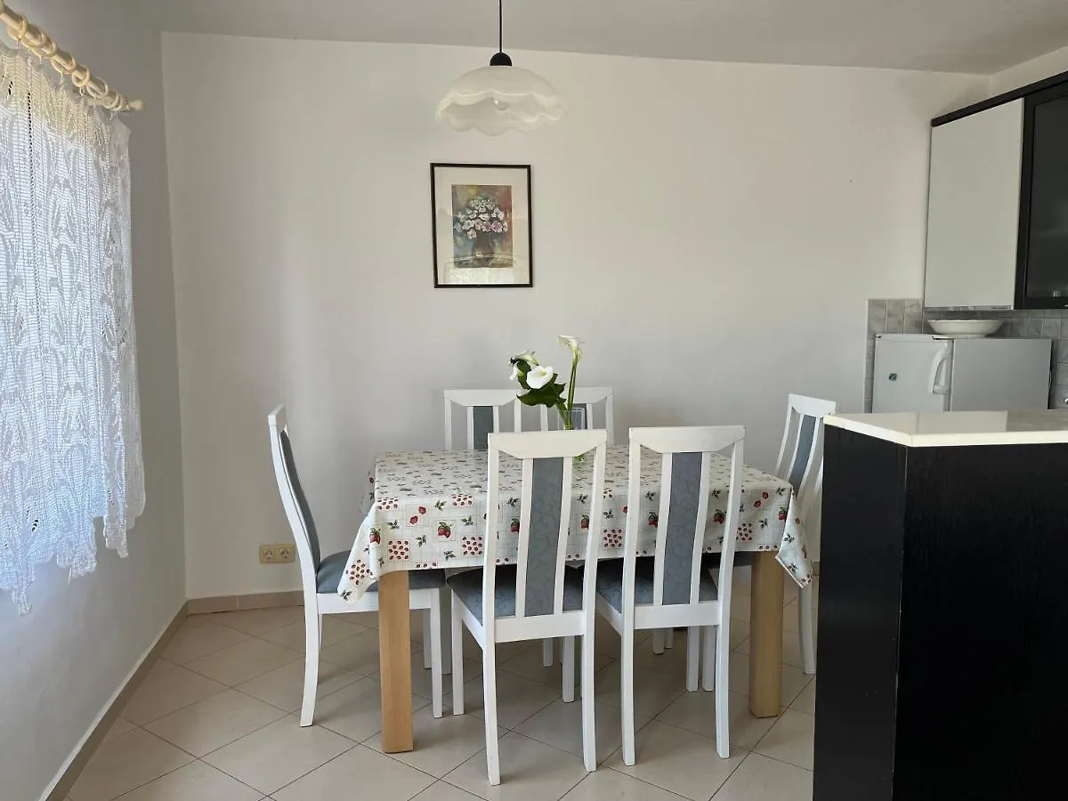 Apartmani Mikulic Liznjan 0*,  Croatia